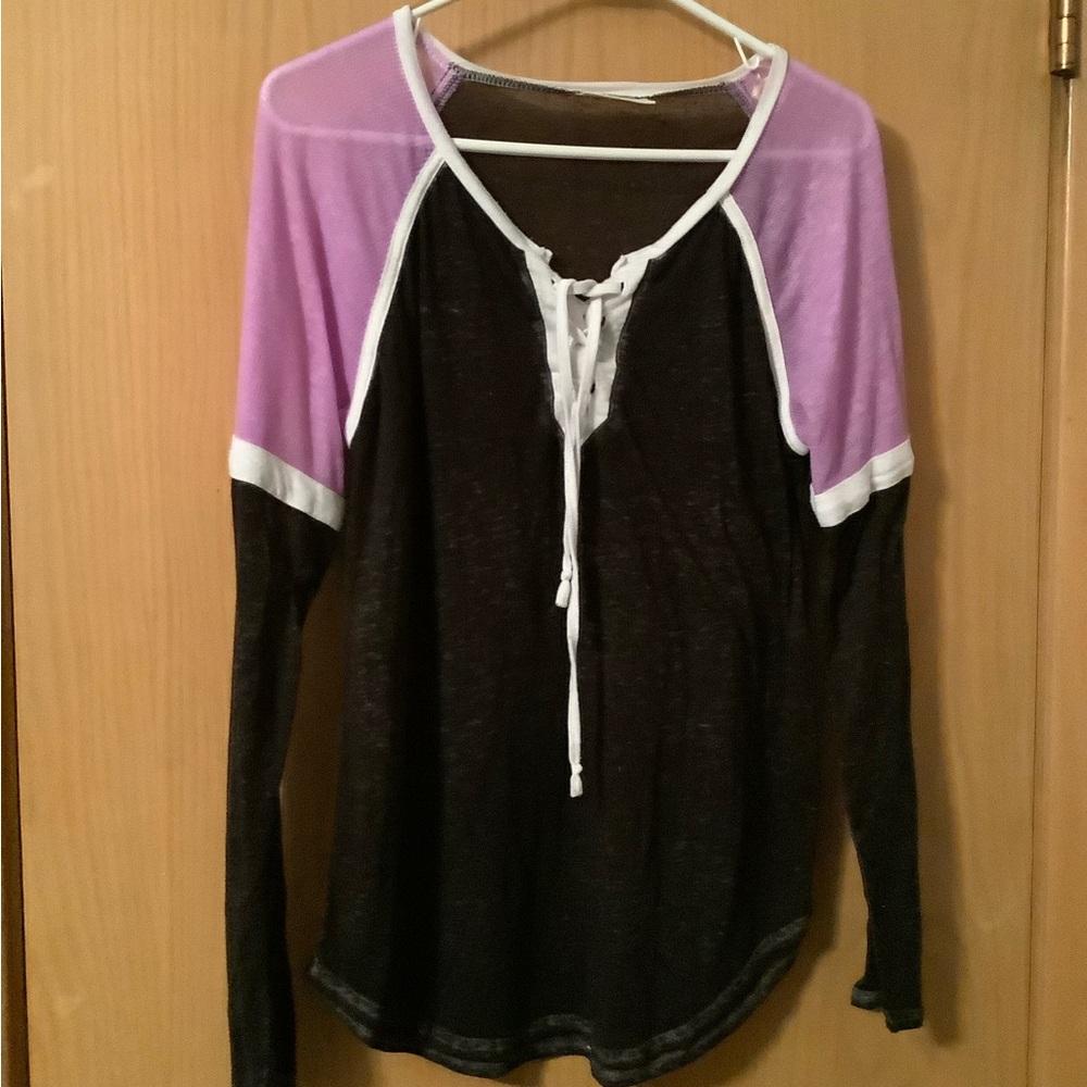 Womens thin long sleeved top with lace up front. Bobbie Brooks size large